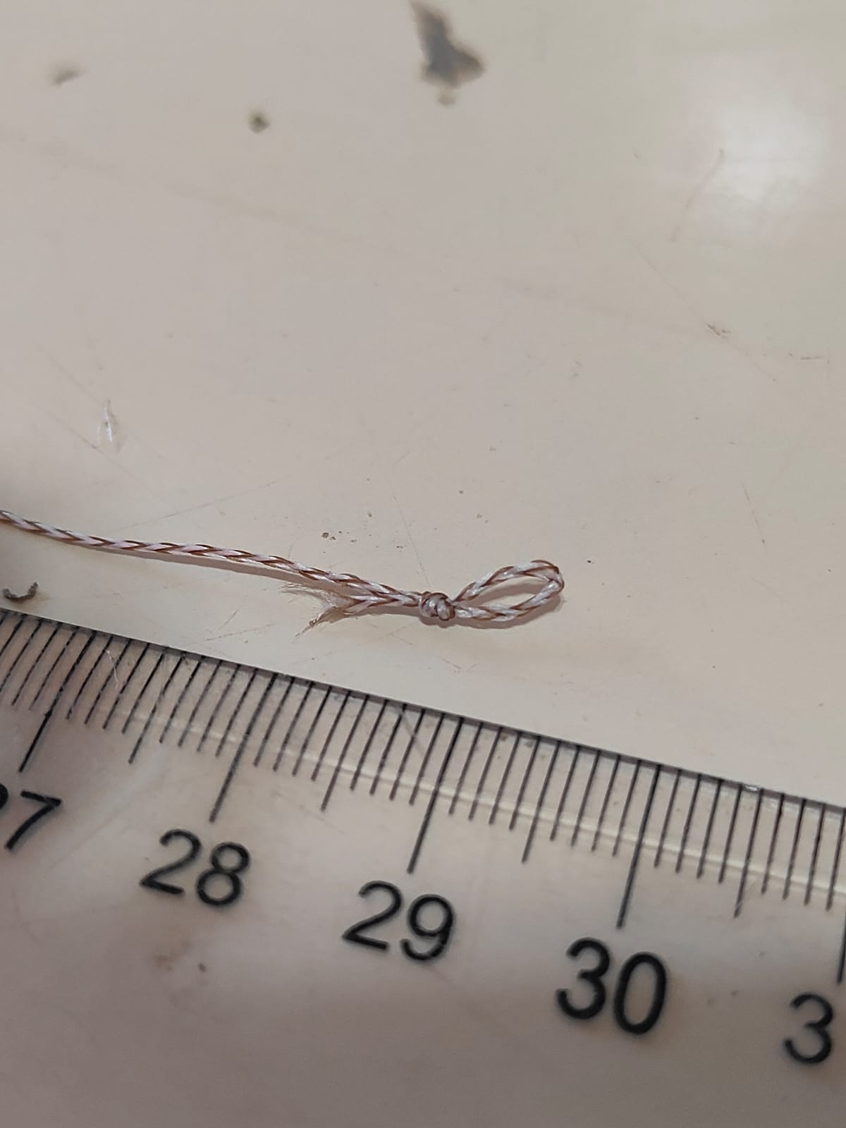 Bucle del hair rig hecho con hilo trenzado