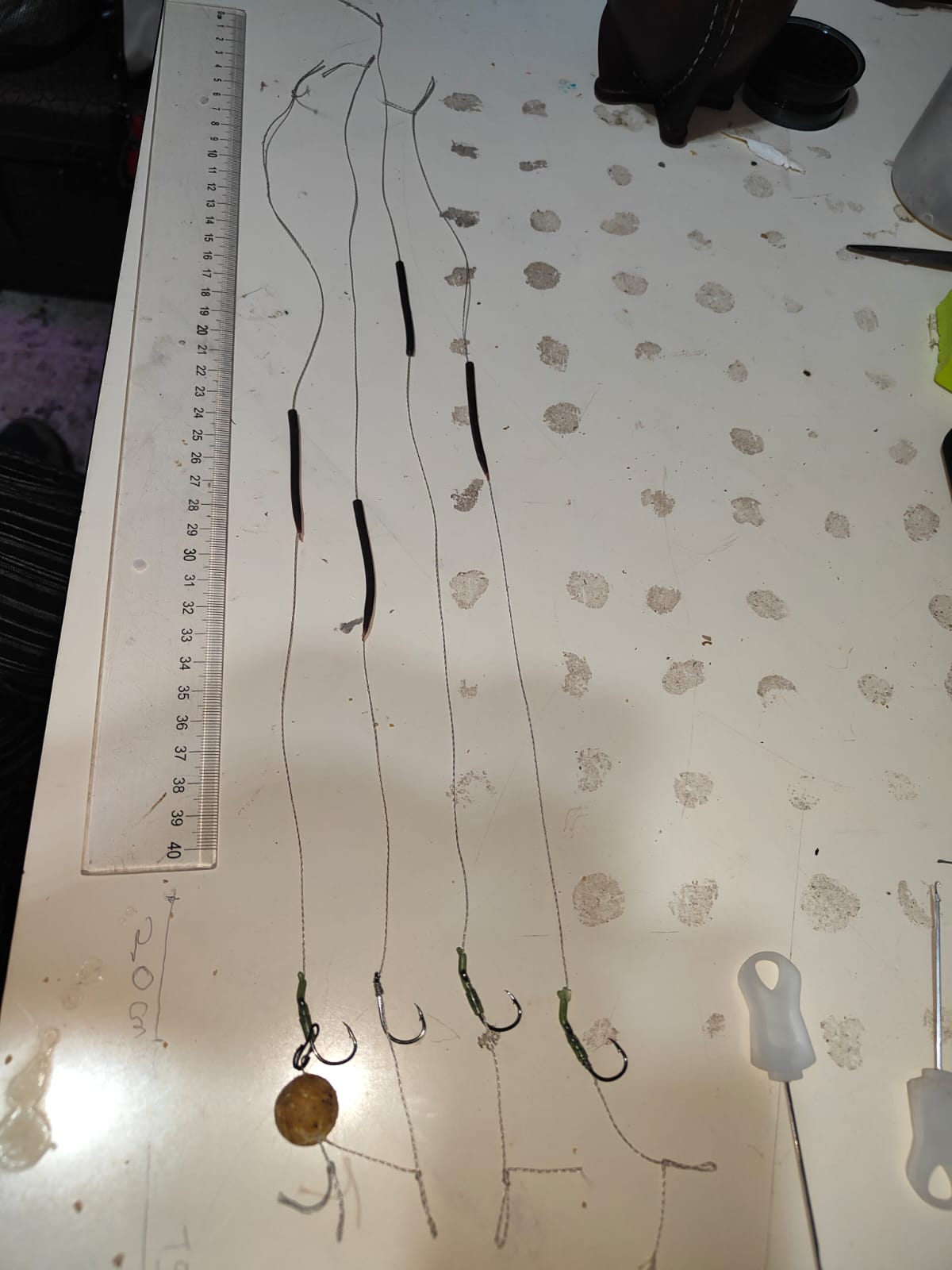 Bajos de línea de carpfishing montados en serie y listos para guardar