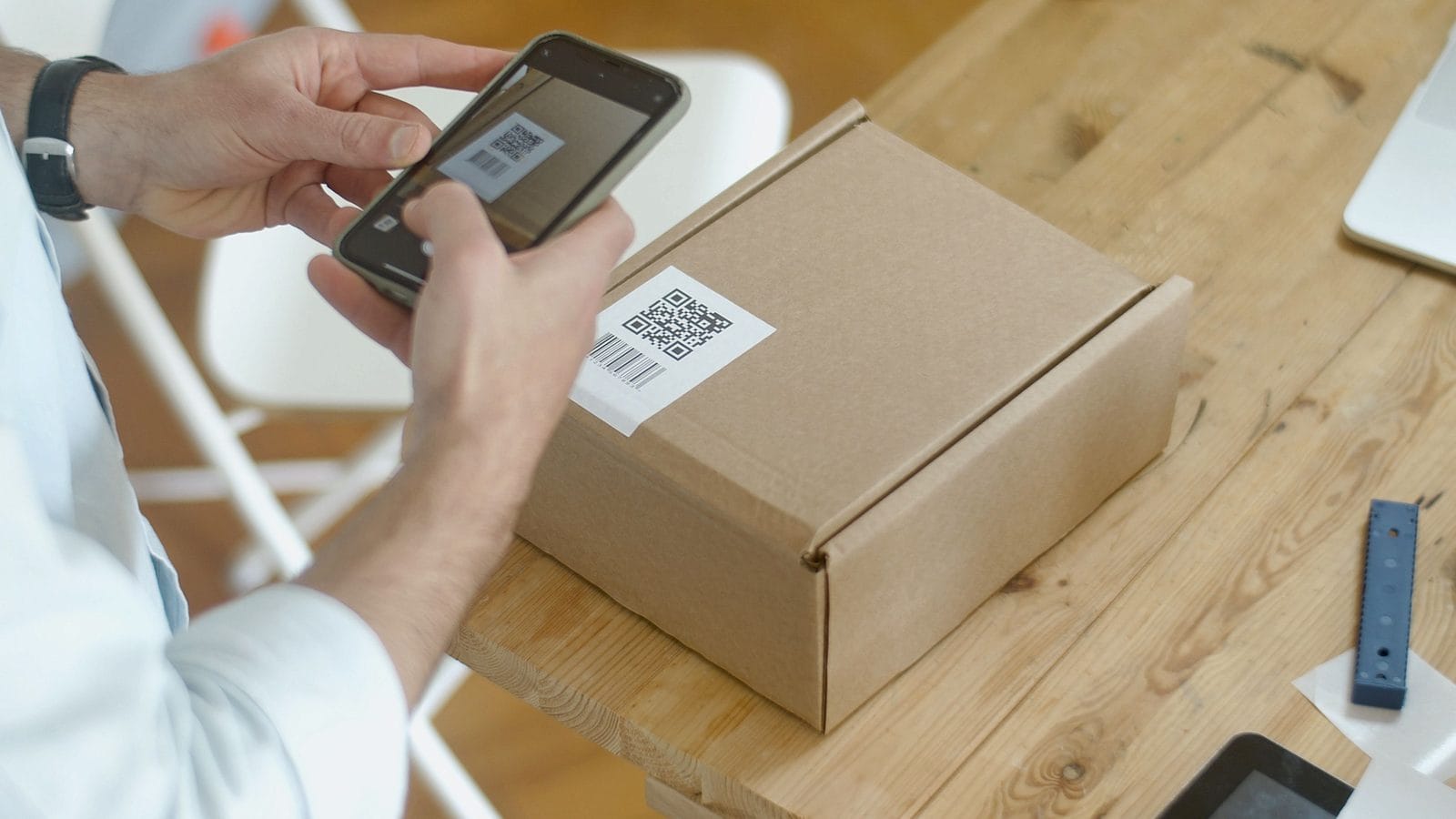 Teléfono móvil escaneando un código QR